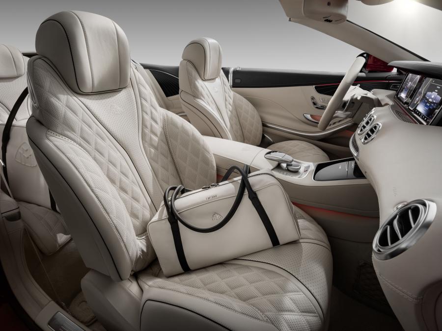 Интерьер Mercedes-Maybach S650 Cabriolet 2017 года  (фото 17 из 43)